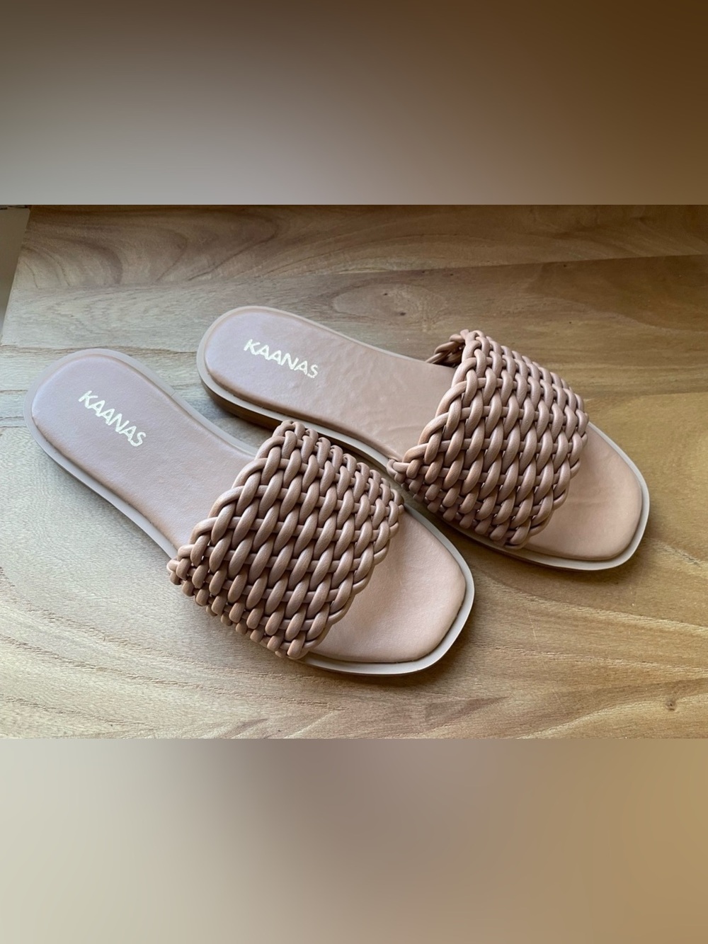NWT KAANAS Avellana Basketweave Leather Slides